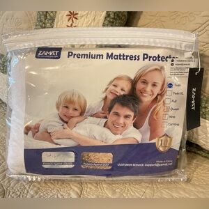 NEW WITH TAGS ZAMAT PREMIUM TWIN MATTRESS PROTECTOR